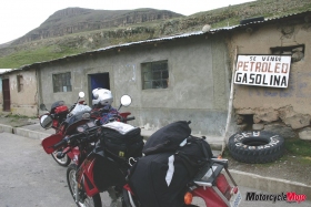 Motorcycle-Mojo_08_Dip-in-the-Bucket